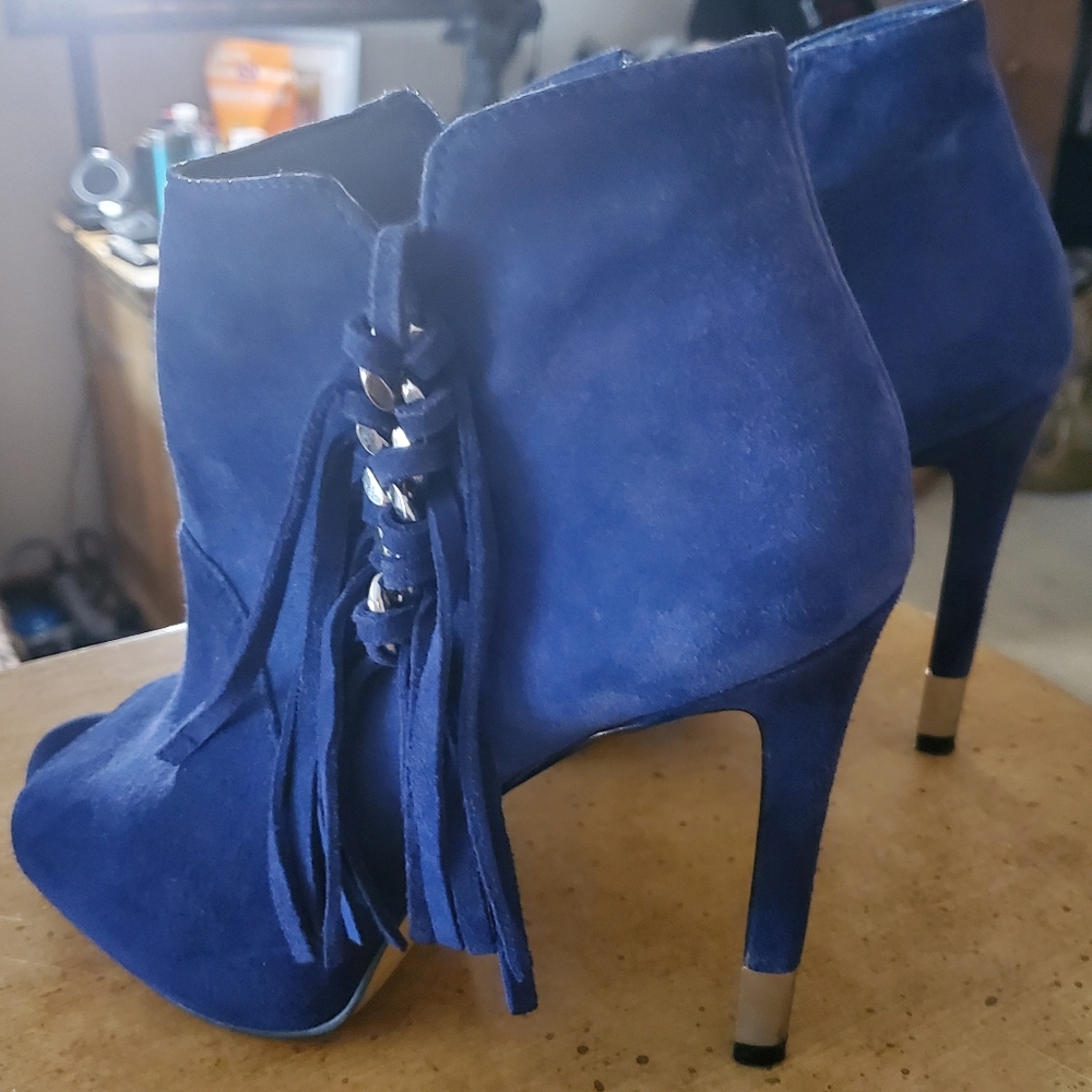 Guess Booties - Picture 2 of 6